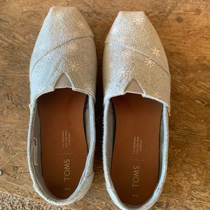 Women’s Toms shoes
